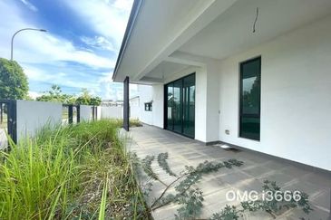 ATHIRA, Bandar Bukit Raja