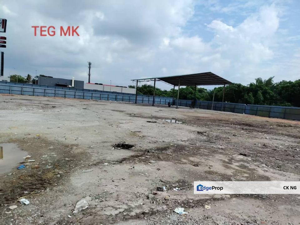 Telok Penglima Garang Flat Land with Fencing Beside Main Road, Selangor, Kuala Langat