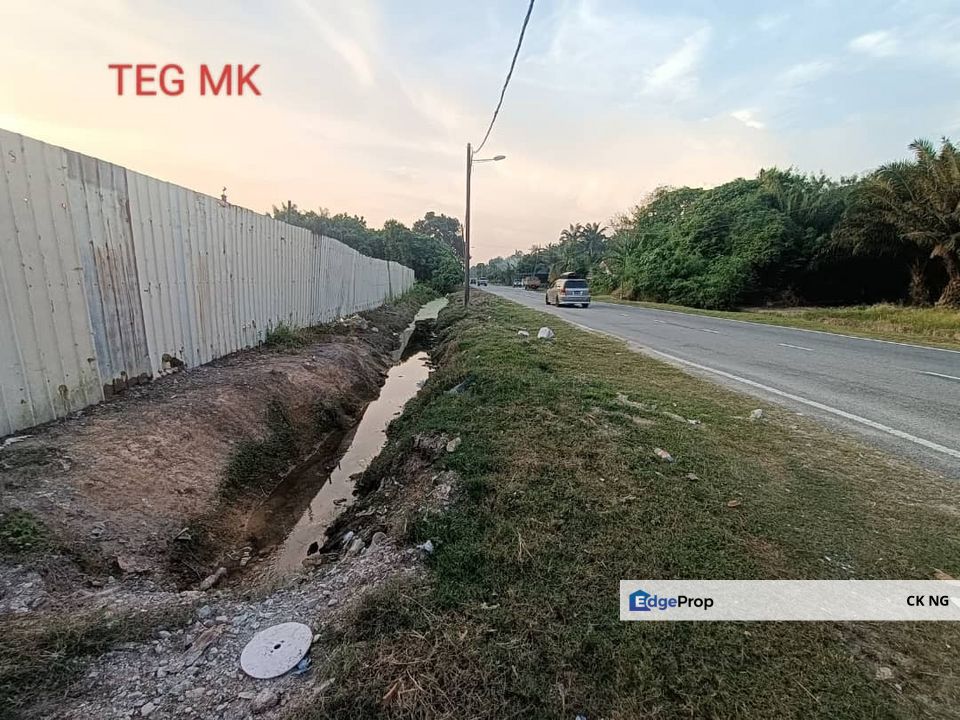 Telok Penglima Garang Flat Land with Fencing Beside Main Road, Selangor, Kuala Langat