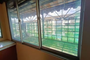 Flat Pinggiran Batu Caves Tingkat 3 dekat LRT KTM 