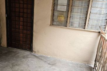 Flat Pandan Jaya Blok L13