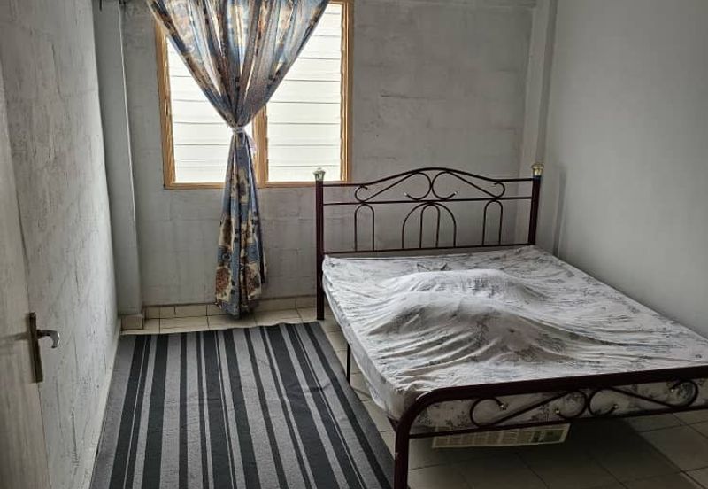 Flat Pandan Jaya Blok L13