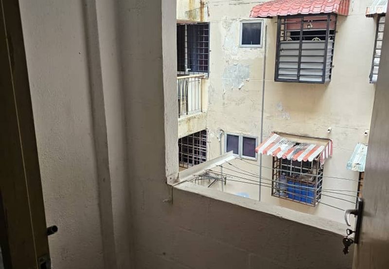 Flat Pandan Jaya Blok L13