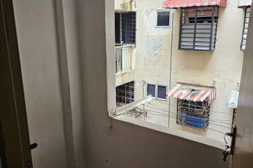 Flat Pandan Jaya Blok L13