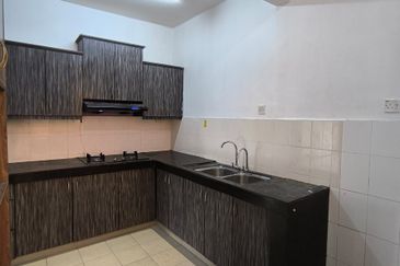 Pangsapuri Seri Dahlia, Desa Alam