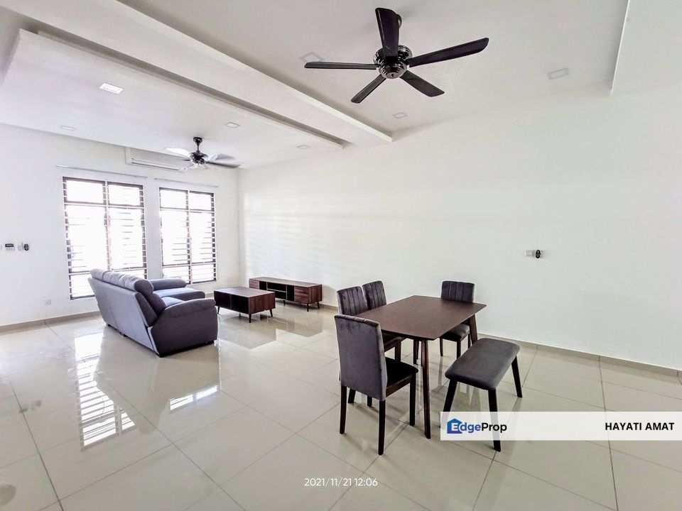 Myra Saujana Dengkil dekat Kolej Vokasional Sepang, Selangor, Dengkil