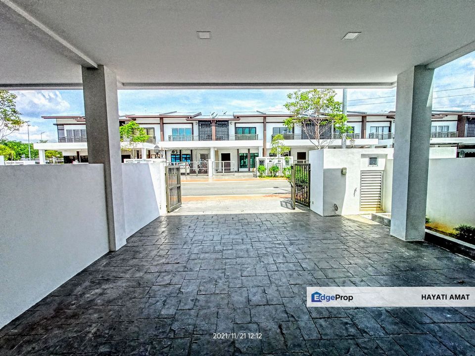 Myra Saujana Dengkil dekat Kolej Vokasional Sepang, Selangor, Dengkil