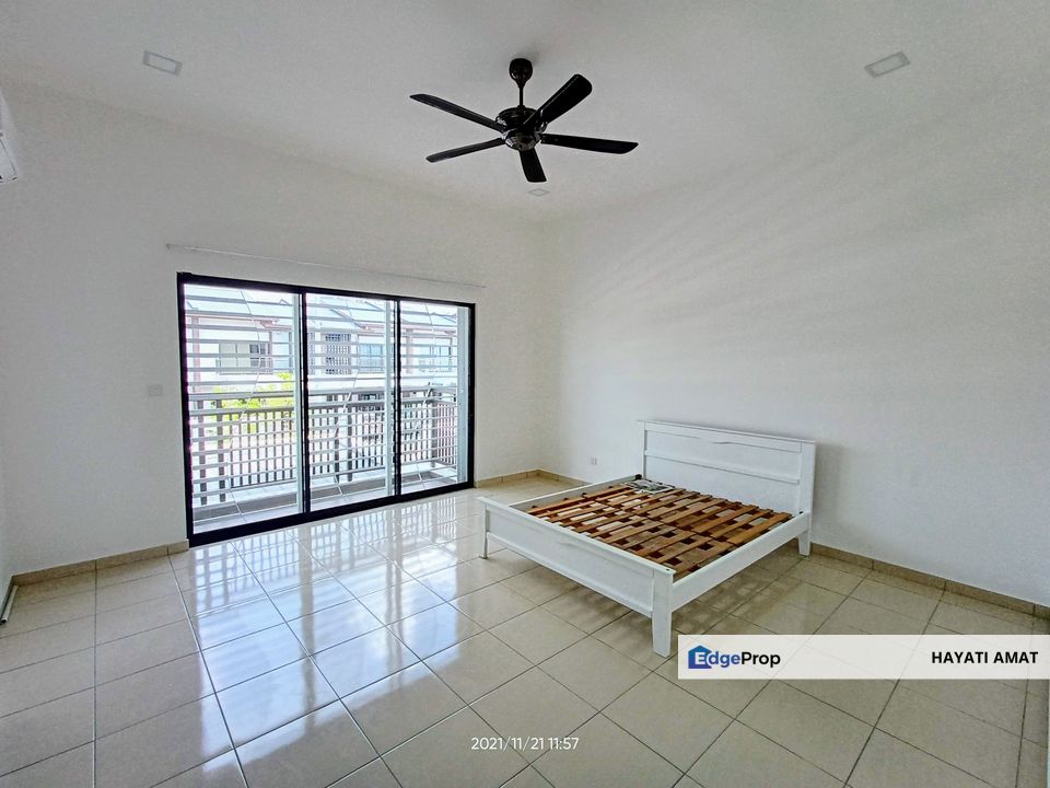 Myra Saujana Dengkil dekat Kolej Vokasional Sepang, Selangor, Dengkil