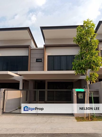 Fully Funished Unit 22x80 Superlink House with Club house, Selangor, Semenyih