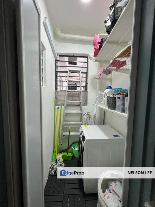 Fully Renovated 1140sqft Freehold 2 car park, Selangor, Semenyih
