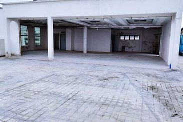 ROI 5%, 4 Storey Corner Shop, Facing Main Road, Kawasan 18, Klang