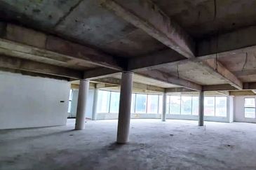 ROI 5%, 4 Storey Corner Shop, Facing Main Road, Kawasan 18, Klang