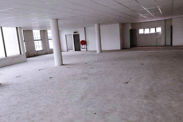 ROI 5%, 4 Storey Corner Shop, Facing Main Road, Kawasan 18, Klang