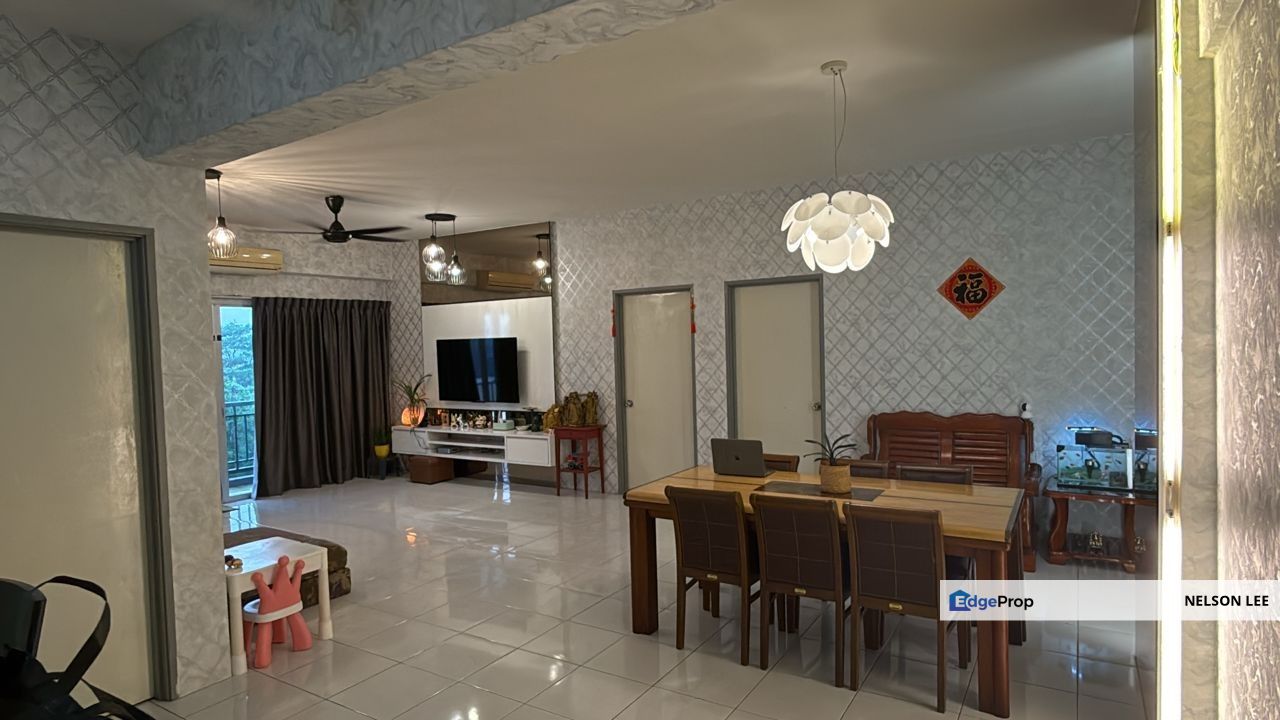 Corner, Fully Furnished & Renovated, Good Condition, with huge balcony, Selangor, Cheras South