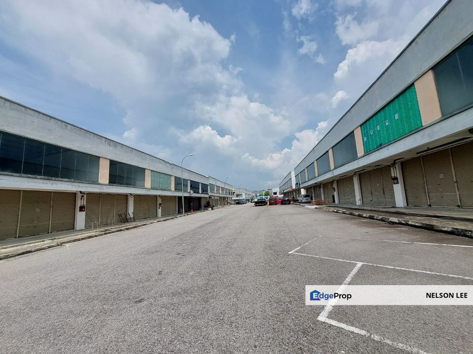23 ft High Ceiling, Wide Access road easy for Cargo truck loading, Negeri Sembilan, Nilai