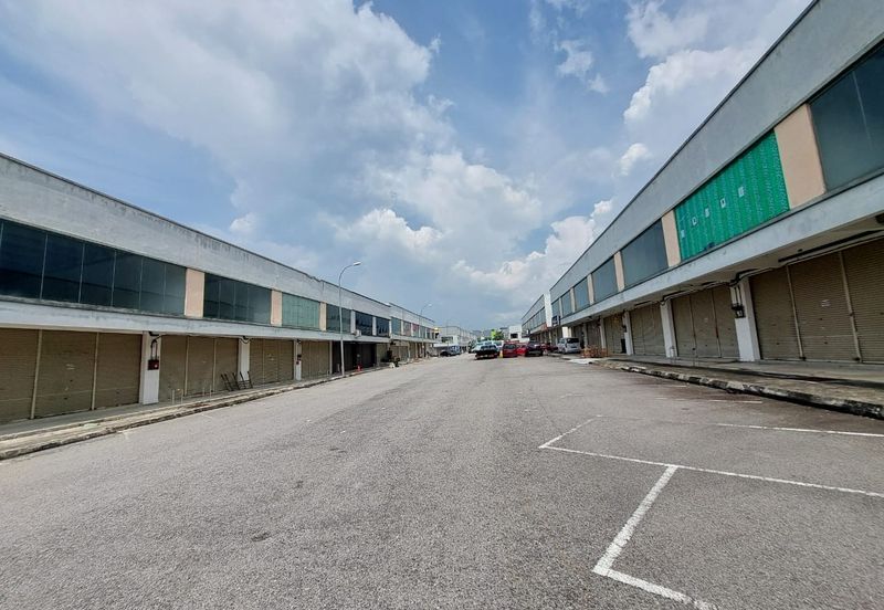 23 ft High Ceiling, Wide Access road easy for Cargo truck loading