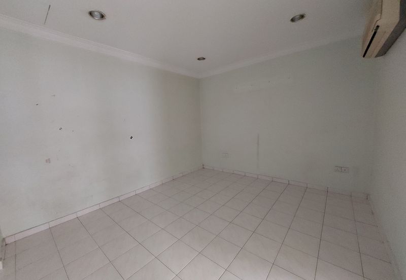 SL7, Bandar Sungai Long