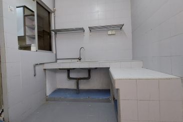 SL7, Bandar Sungai Long