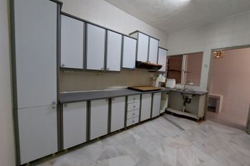 SL7, Bandar Sungai Long