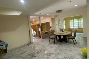 SL7, Bandar Sungai Long