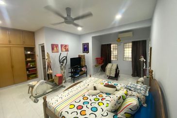 SL7, Bandar Sungai Long