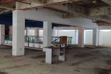 Batu Pahat 10 1/2 Storey Commercial Complex / Plaza