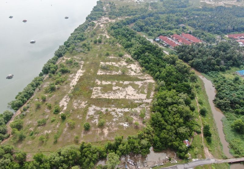 West Port, Pulau Indah