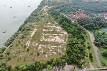West Port, Pulau Indah