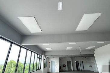 West Port, Pulau Indah