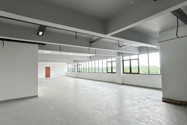 West Port, Pulau Indah