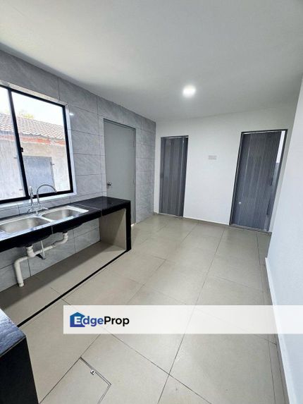 Permas jaya Double sty Low Cost renovated unit , Johor, Permas Jaya/Senibong