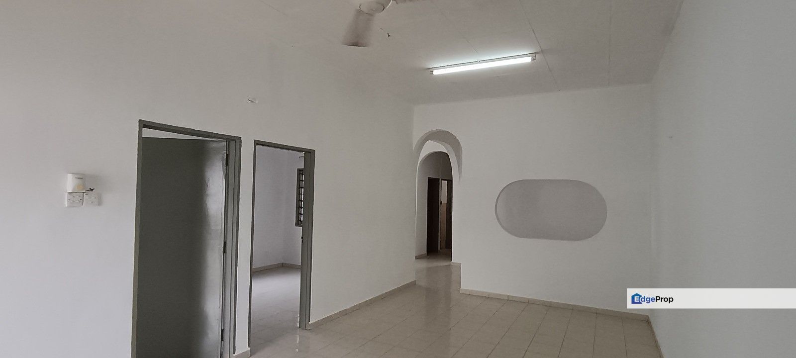 Tmn SRI Pulai Single sty End Lot Renovated unit , Johor, Skudai