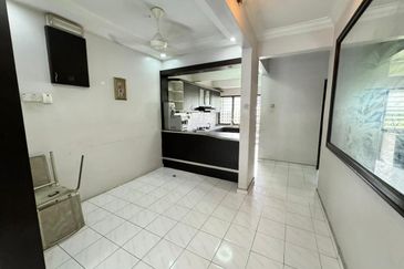 Lily & Jasmine Apartment