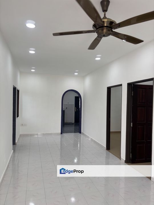 Tmn Nesa Single Sty Corner Lot Renovated Unit Jln Ronggeng , Johor, Skudai