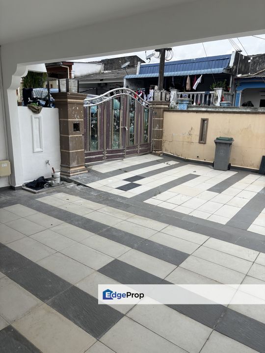 Tmn Nesa Single Sty Corner Lot Renovated Unit Jln Ronggeng , Johor, Skudai