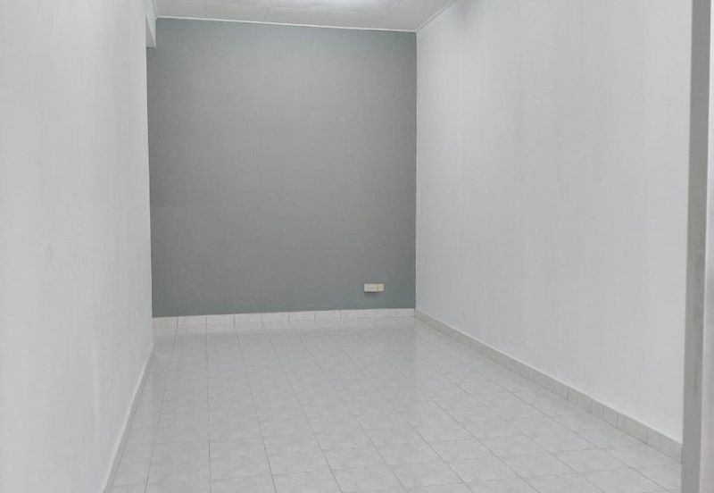 Bandar Putra Kulai (1b02a Piccolo 3a)