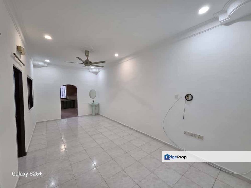 Single sty Tmn Mas Kulai Big size unit Renovated , Johor, Kulai