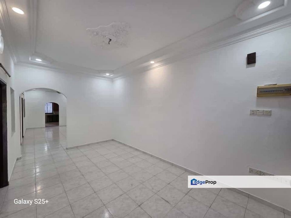 Single sty Tmn Mas Kulai Big size unit Renovated , Johor, Kulai