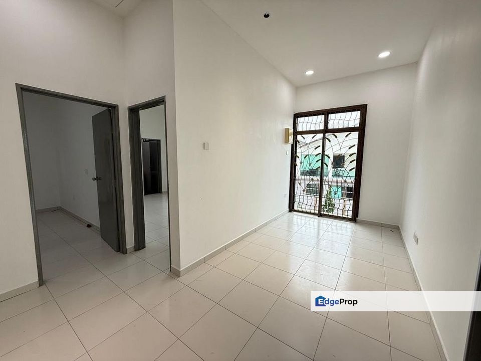 Tmn Mutiara Mas Double sty Cluster Corner Lot Renovated unit , Johor, Skudai