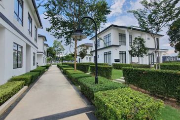 Freehold 2sty terrace house @ Puncak Alam, Ijok, Sungai Buloh