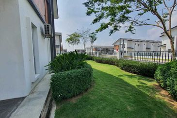 Freehold 2sty terrace house @ Puncak Alam, Ijok, Sungai Buloh