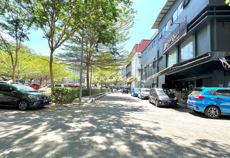 TEPI KB MALL Bangunan KOMERSIAL 2.5 Tingkat @ KOTA BHARU FOR SALE