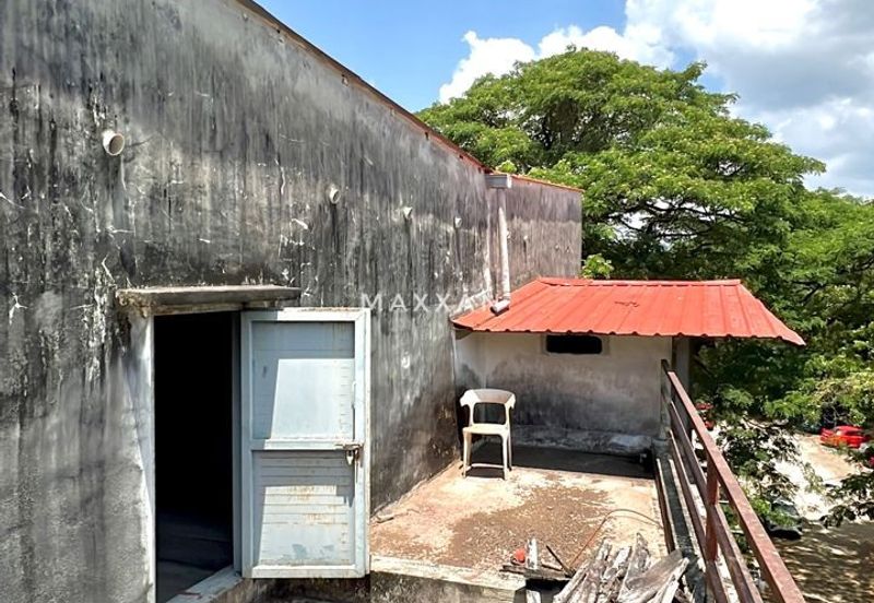 TEPI KB MALL Bangunan KOMERSIAL 2.5 Tingkat @ KOTA BHARU FOR SALE