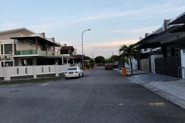 SPACIOUS BACKYARD | - 2 Storey Terrace 2777sqft @ Taman Nusari Aman 2 SENDAYAN 
