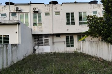 SPACIOUS BACKYARD | - 2 Storey Terrace 2777sqft @ Taman Nusari Aman 2 SENDAYAN 