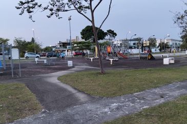 SPACIOUS BACKYARD | - 2 Storey Terrace 2777sqft @ Taman Nusari Aman 2 SENDAYAN 