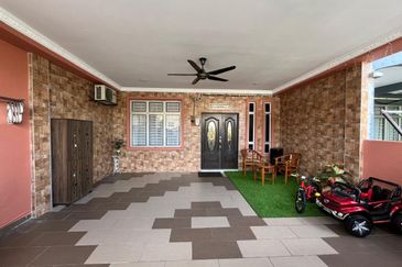 FULLY RENOVATED Rumah Teres 1.5 Tingkat @ EQUINE PARK Seri Kembangan  