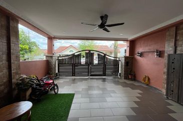 FULLY RENOVATED Rumah Teres 1.5 Tingkat @ EQUINE PARK Seri Kembangan  