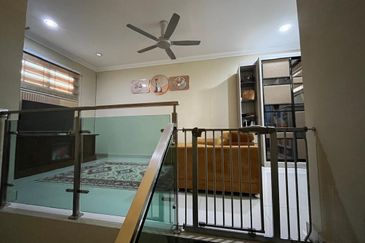 FULLY RENOVATED Rumah Teres 1.5 Tingkat @ EQUINE PARK Seri Kembangan  