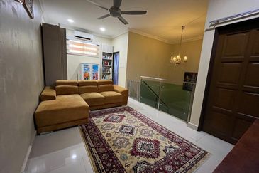 FULLY RENOVATED Rumah Teres 1.5 Tingkat @ EQUINE PARK Seri Kembangan  